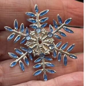 Vintage Unsigned Blue Rhinestone Snowflake Brooch 2”